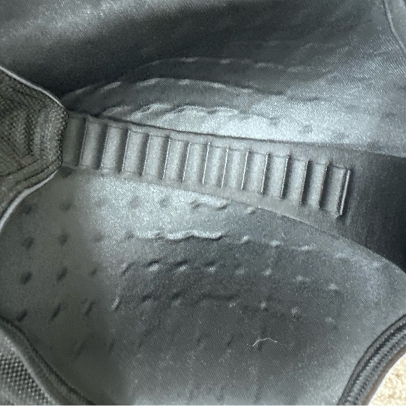 Livi Active Black Sports Underwire Bra with Supportive Straps size 48C - Picture 7 of 11